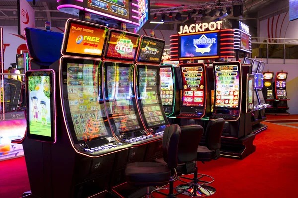 Mega Moolah slot interface showing reels and payout table on hk pool